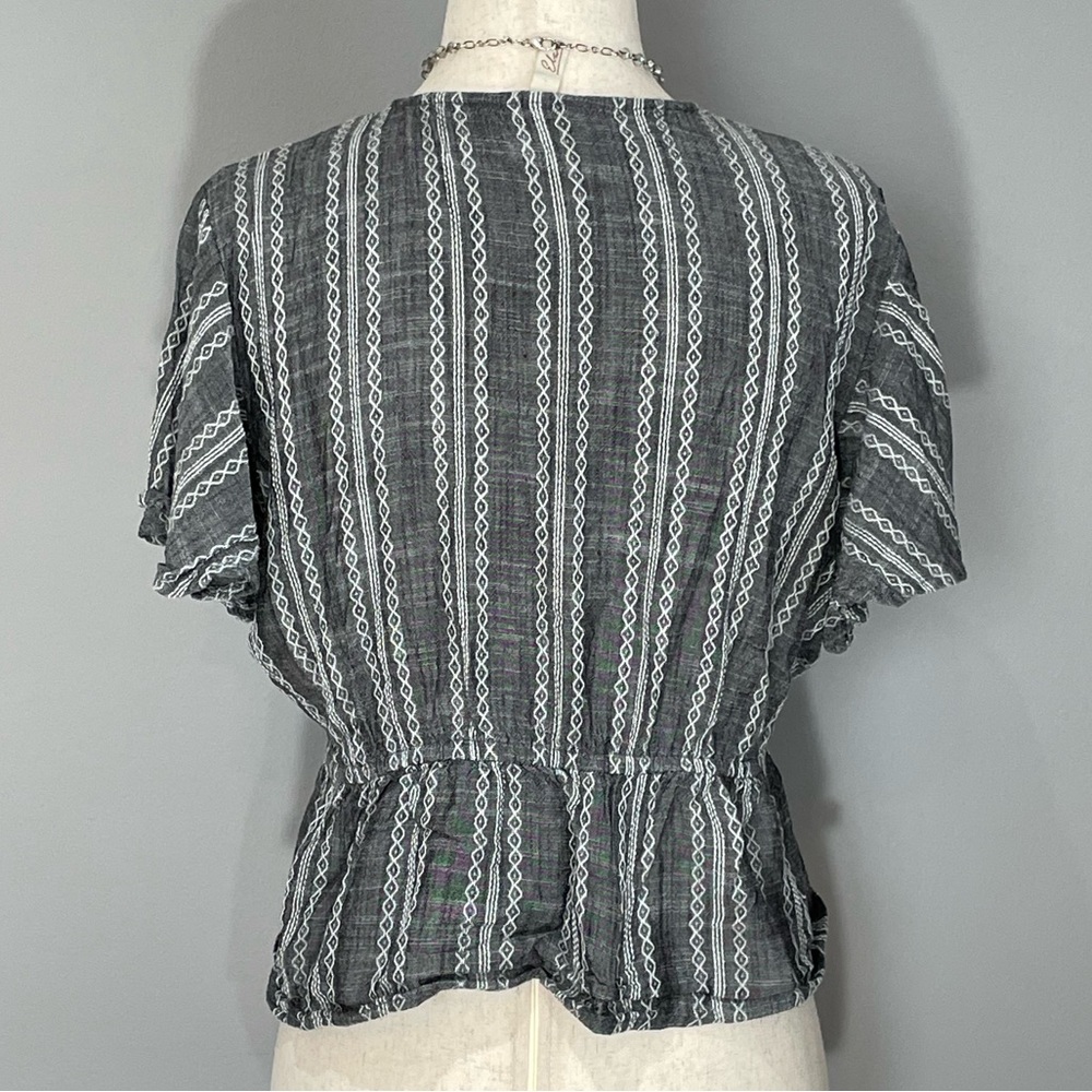 Elan Bohemian Crop Trop Size M Grey w White Boho Design Flutter Sleeves Ruffles - Picture 6 of 10
